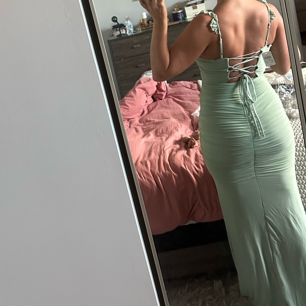 mint Green Dress
NEVER WORN
TAGS DETACHED
SIZE LARGE - Picture 2 of 2